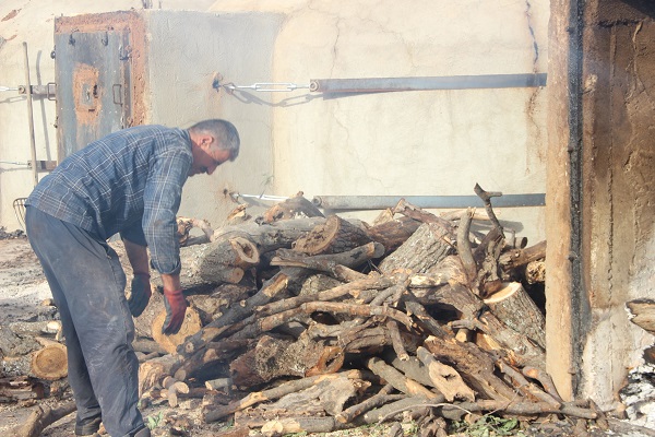 Foto - 1 hafta aralıksız yanıyor, mangalın vazgeçilmezi oluyor