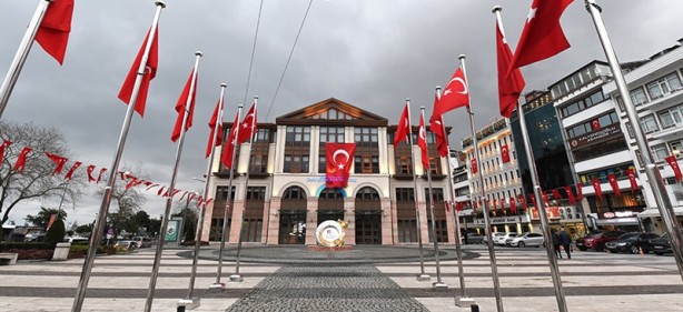 Foto - Başkan Güler, “Vatandaşlarımızın durumunu yerinde görmek, verdiğim talimatların uygulanıp uygulanmadığını tespit etmek ve belediyelerimizin çalışmalarını incelemek için kimseye haber vermeden Ünye’den Korgan’a, Gürgentepe’den Ulubey’e 11 ilçemizde bugün tek başıma tebdili kıyafet gezdim. Bu arada emniyet güçlerimiz görevlerini çok iyi yapıyorlar. 