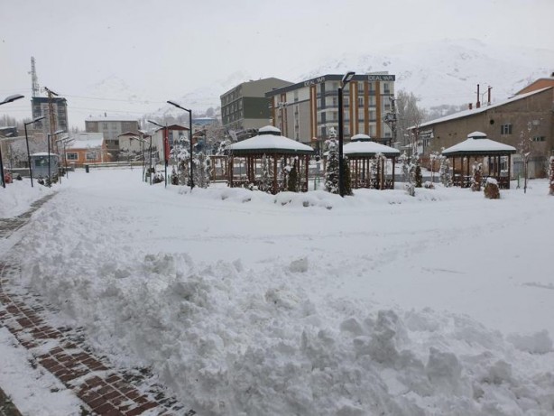  1 ilçede okullar tatil edildi