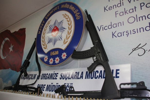 Foto - 1 kamyon kaçak silah ele geçirildi