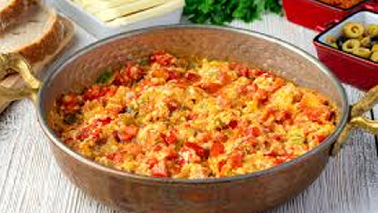 1 kaşık ekleyin lezzeti 3 kat artsın! Tüm Konyalılar menemeni böyle pişiriyor