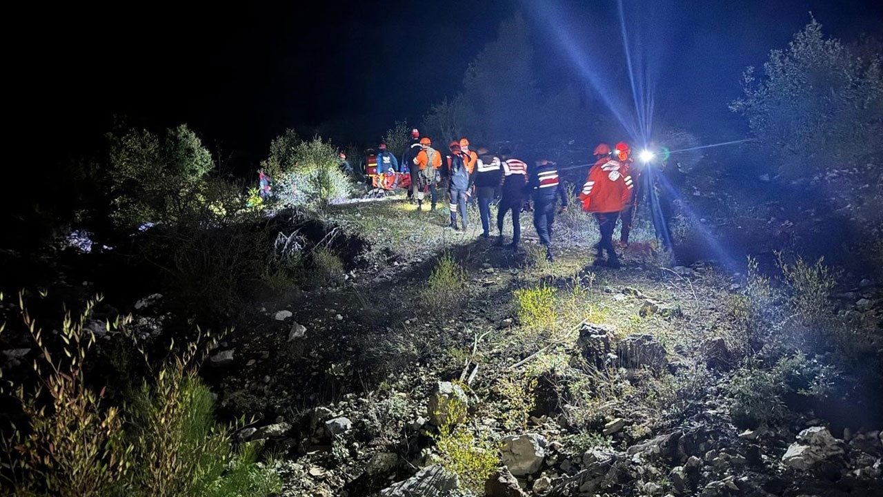 Foto - 1 kişi hayatını kaybetti, 13 kişi kurtarılmayı bekliyor! Yazılı Kanyon’da mahsur kalan ekipten acı haber