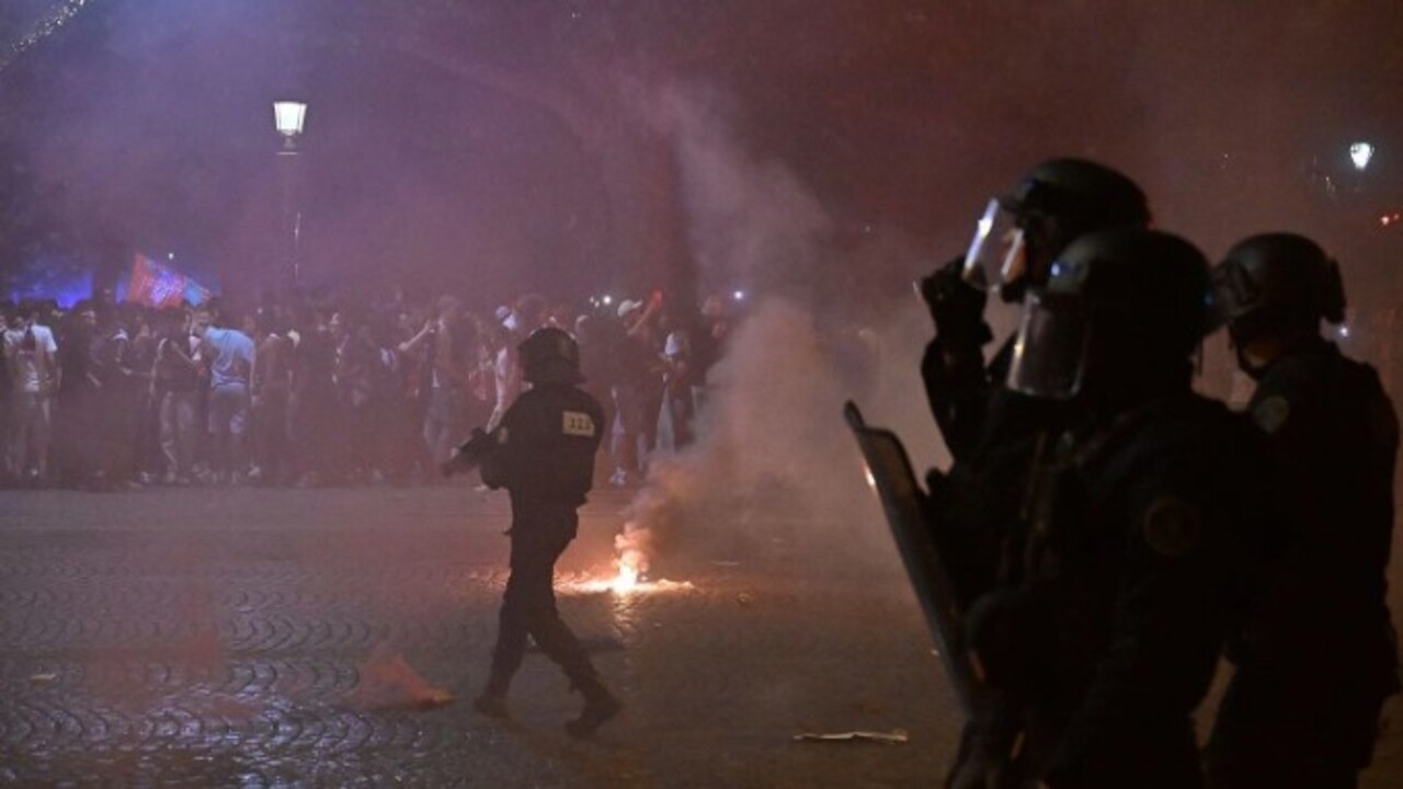 Foto - 1 kişi öldü yüzlerce gözaltı var! PSG şampiyon oldu Fransa karıştı