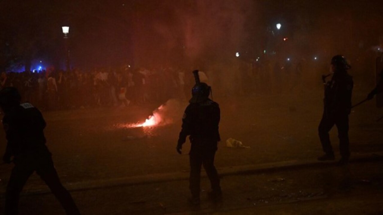 Foto - 1 kişi öldü yüzlerce gözaltı var! PSG şampiyon oldu Fransa karıştı