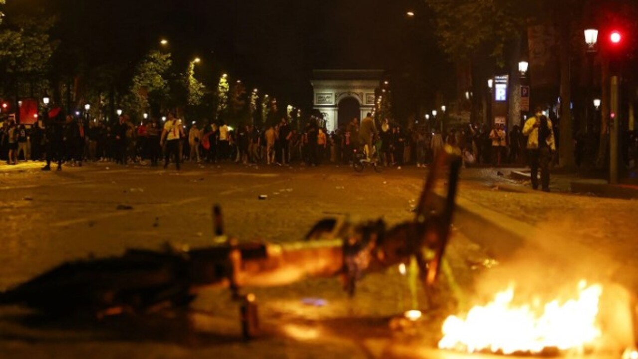 Foto - 1 kişi öldü yüzlerce gözaltı var! PSG şampiyon oldu Fransa karıştı