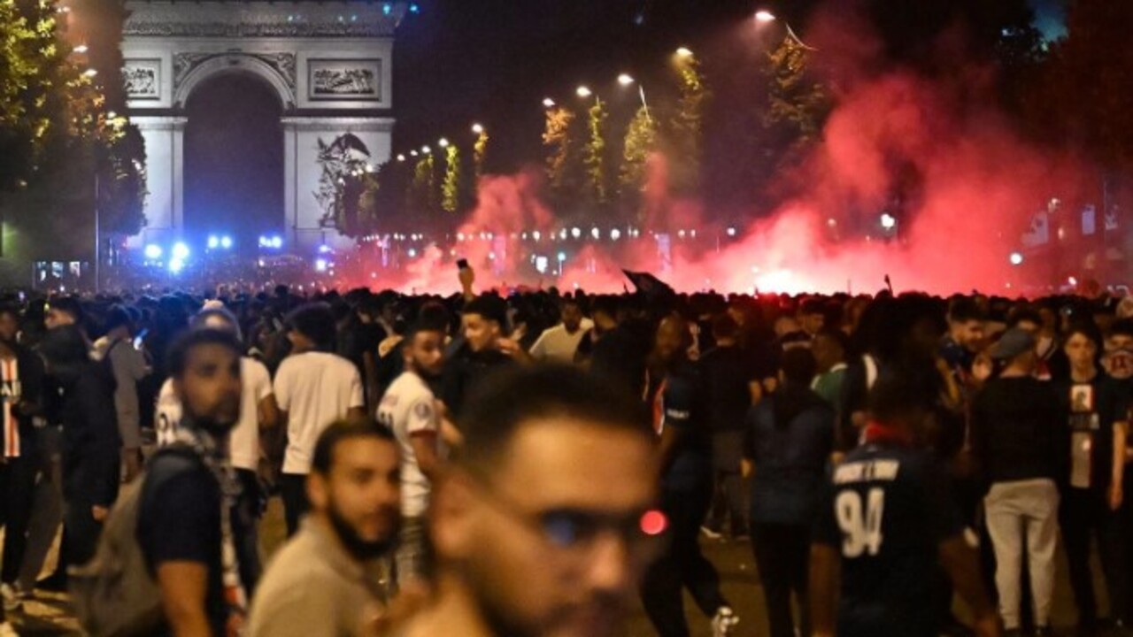 Foto - 1 kişi öldü yüzlerce gözaltı var! PSG şampiyon oldu Fransa karıştı