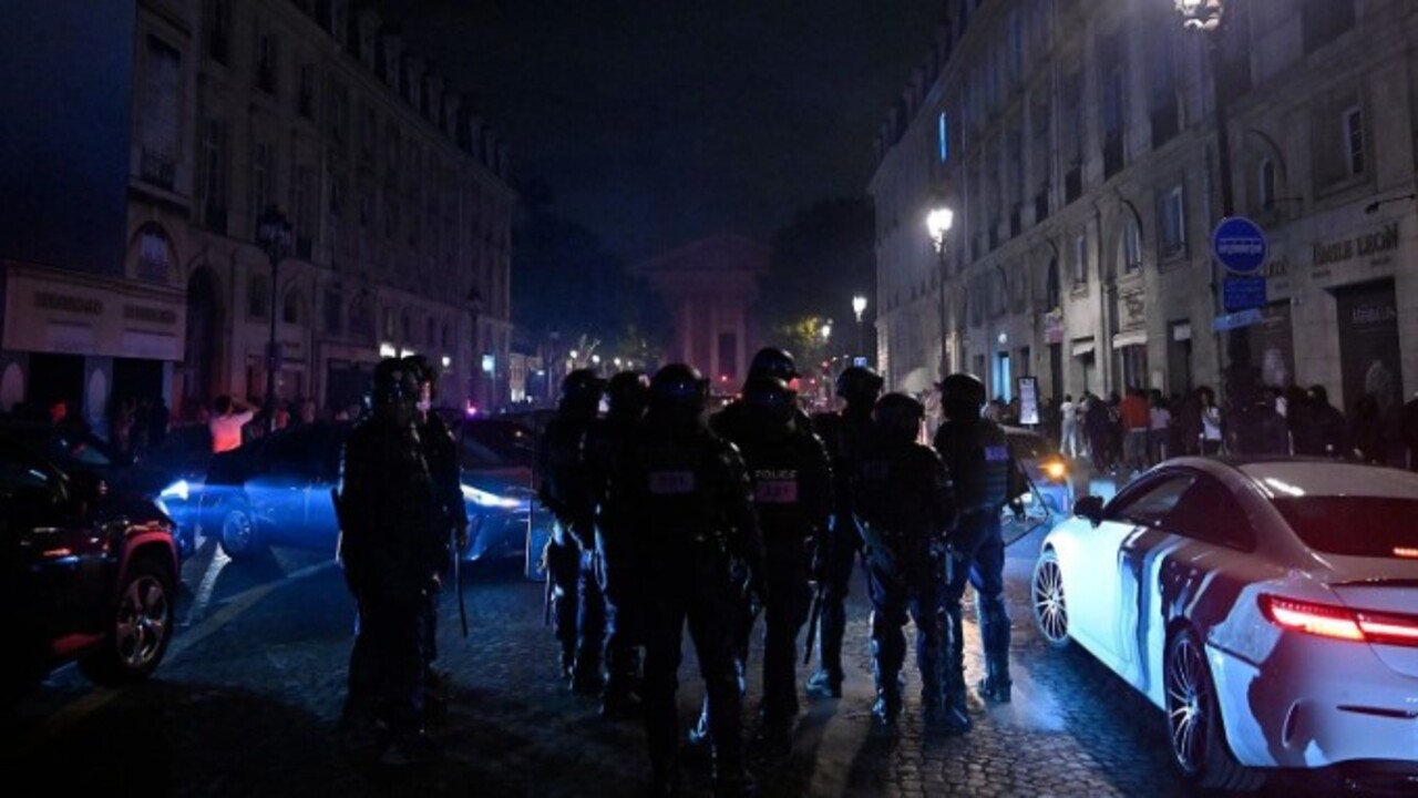 Foto - 1 kişi öldü yüzlerce gözaltı var! PSG şampiyon oldu Fransa karıştı