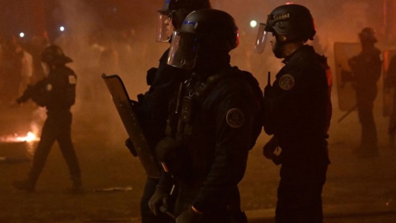 Foto - 1 kişi öldü yüzlerce gözaltı var! PSG şampiyon oldu Fransa karıştı