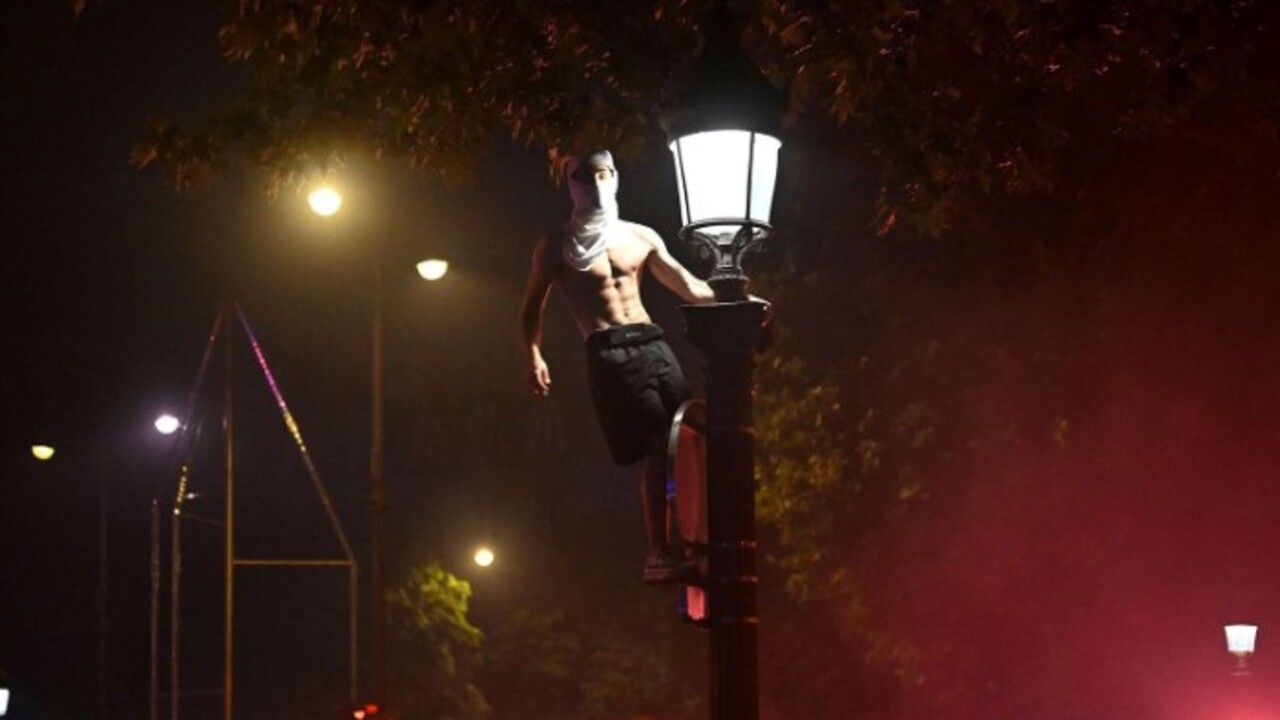 1 kişi öldü yüzlerce gözaltı var! PSG şampiyon oldu Fransa karıştı