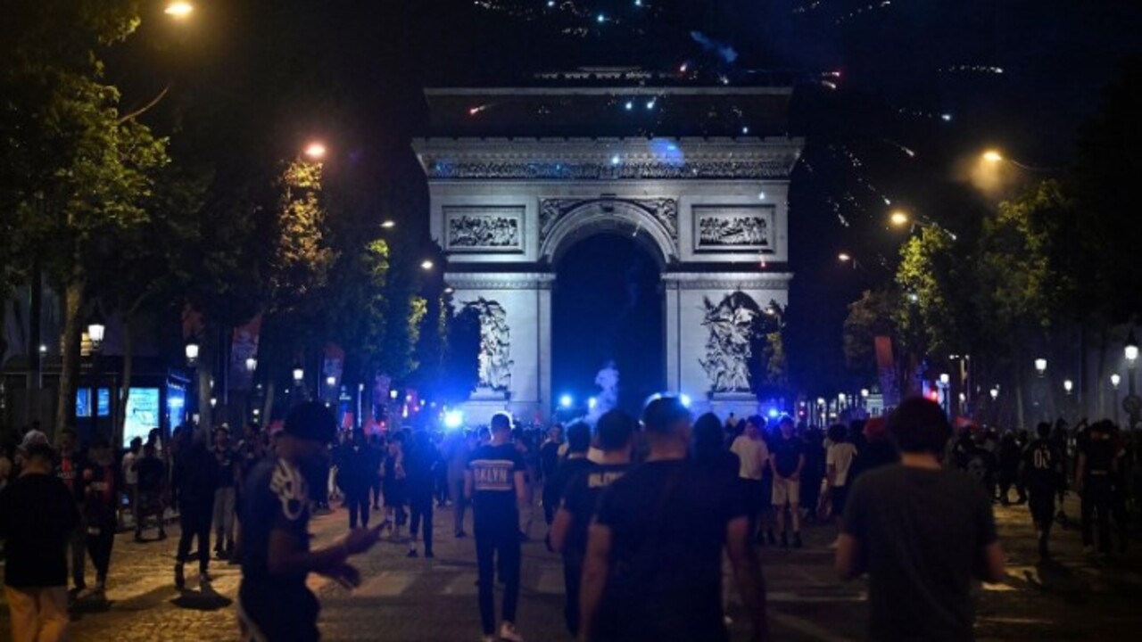 Foto - 1 kişi öldü yüzlerce gözaltı var! PSG şampiyon oldu Fransa karıştı