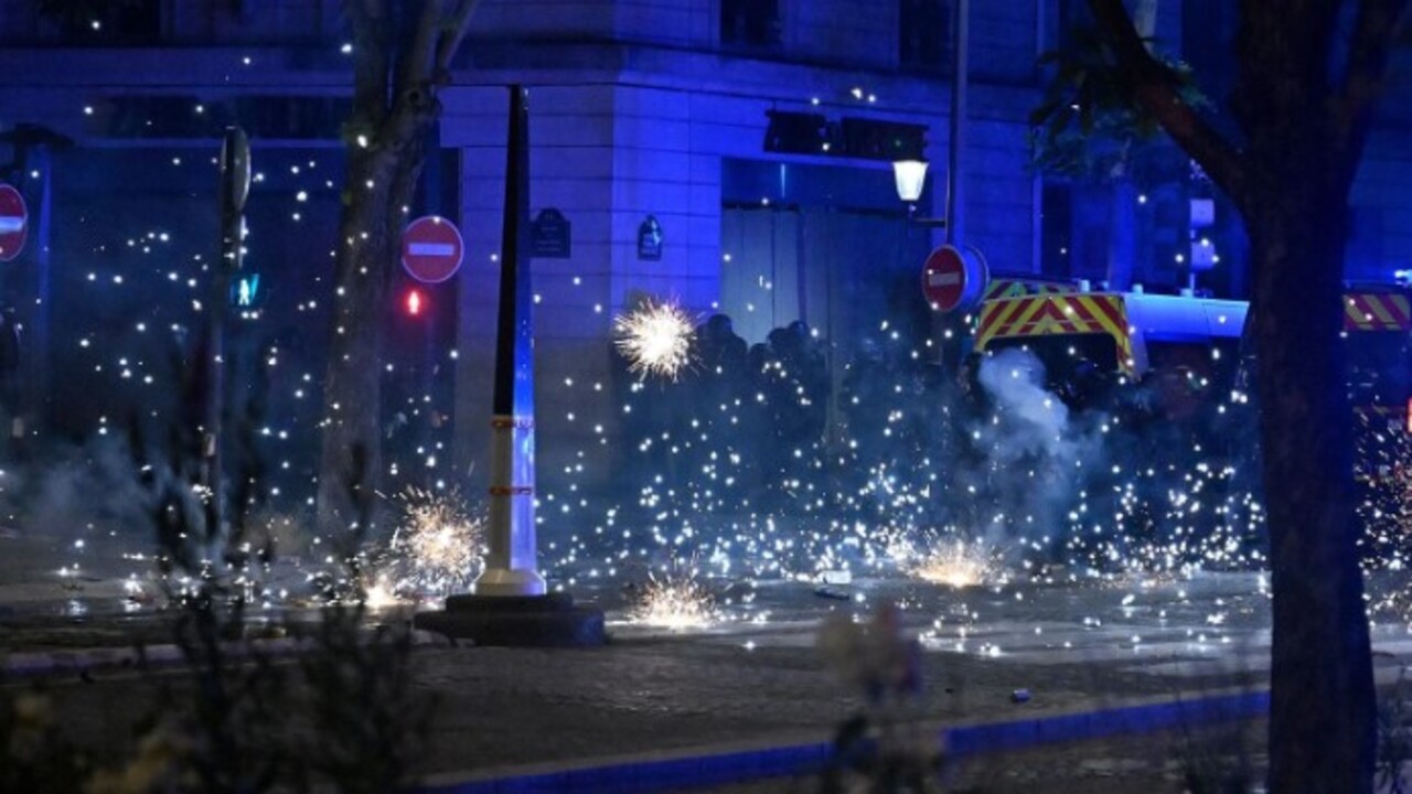 Foto - 1 kişi öldü yüzlerce gözaltı var! PSG şampiyon oldu Fransa karıştı