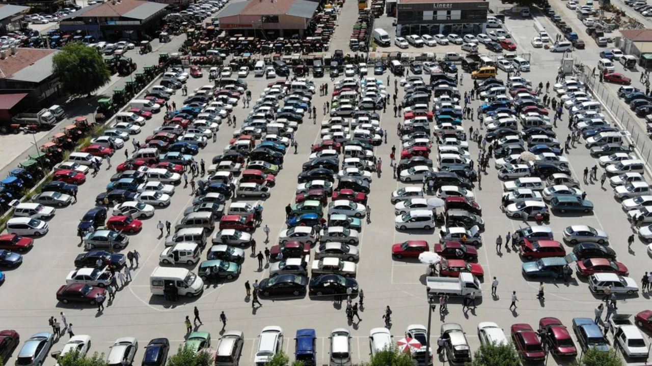 Foto - Talep patlaması! 1 milyon TL altındaki araçlar tükeniyor! Arabalar neredeyse bedavaya gidiyor