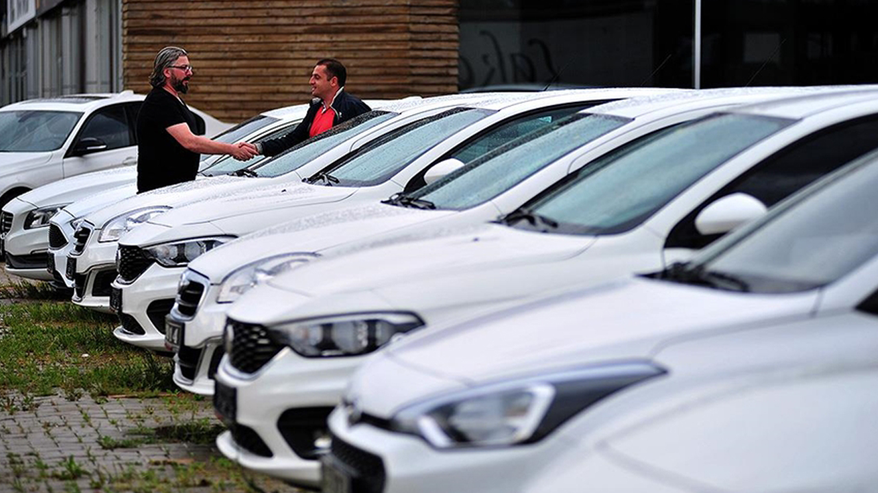 Foto - Talep patlaması! 1 milyon TL altındaki araçlar tükeniyor! Arabalar neredeyse bedavaya gidiyor
