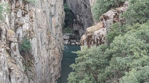 Foto - 1 saatlik yürüyüşle ulaşılıyor! Mağaranın içindeki gizem