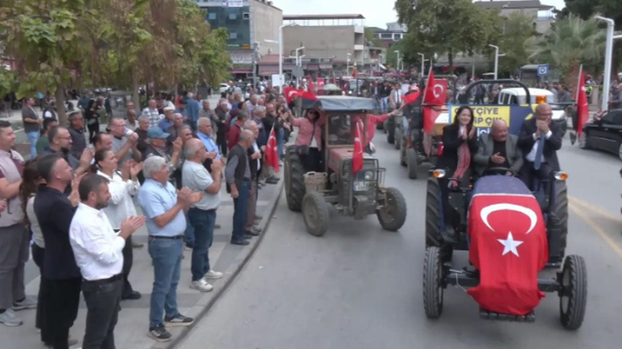 Foto - 1 TIR dolusu üzümü bedavadan dağıttılar! Bakın sebebi ne çıktı?