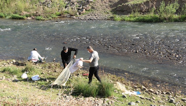 Foto - 1 ton canlı inci kefali suya bırakıldı