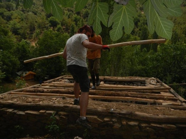 Foto - Kendilerine 10 bin liraya ev yaptılar!