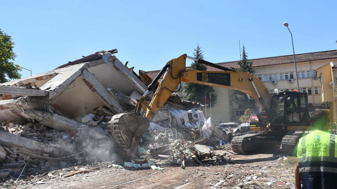 10 bini aşkın artçı! Sındırgı’daki deprem fırtınası ne zaman bitecek?