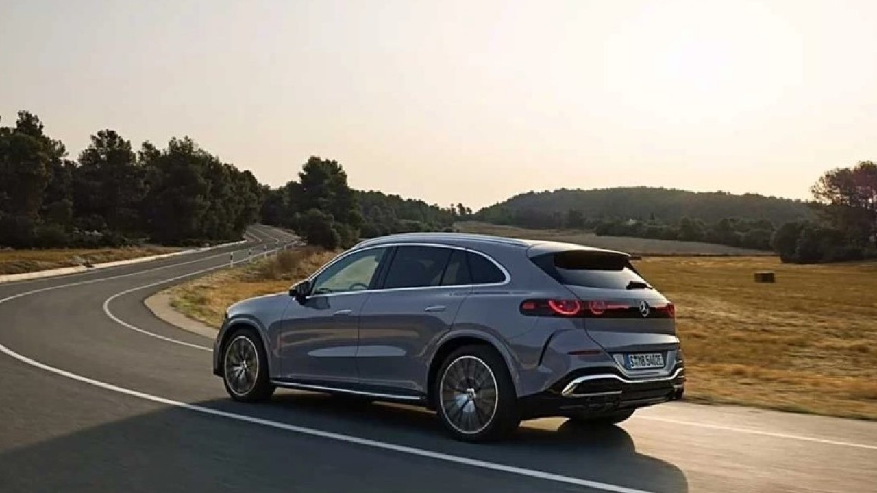 Foto - 10 dakikada şarj, 260 km yol yapıyor! Mercedes'in yeni elektrikli modeli ağızları açık bırakacak