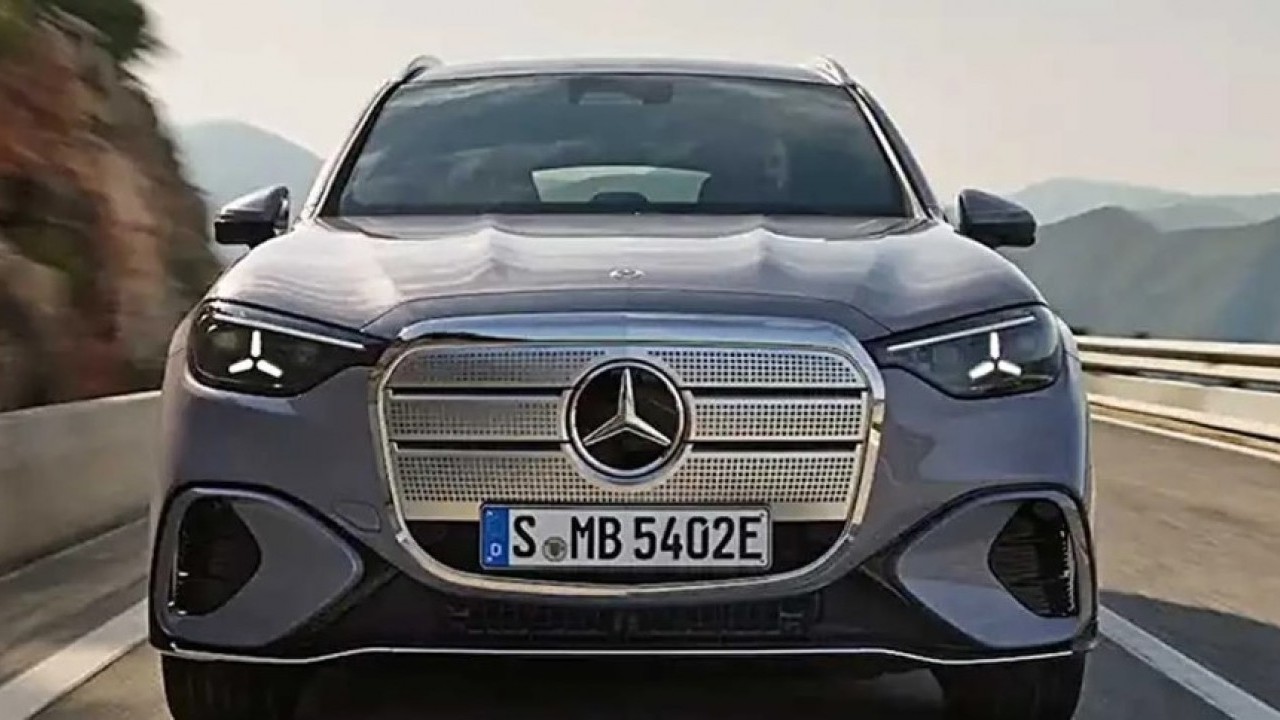 10 dakikada şarj, 260 km yol yapıyor! Mercedes'in yeni elektrikli modeli ağızları açık bırakacak