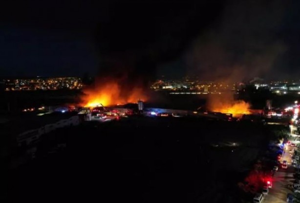Foto - 10 fabrika alevler içinde kaldı!