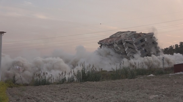 Foto - 10 katlı bina yerle bir oldu