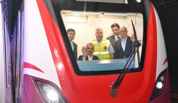 10 kazı makinası çalışıyor! Türkiye'nin en hızlı metrosunda sona gelindi