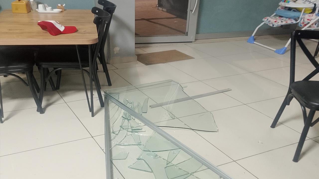 10 kişilik küfürbaz grup lokantayı yerle bir etti: ‘Aile var, terbiyeli olun’ diyen işletmeciye saldırı
