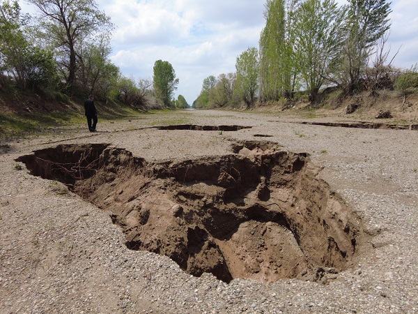 Foto - 10 metre derinliğinde! O ilimizde eş zamanlı 15 obruk oluştu