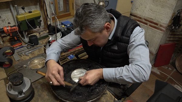 Foto - 10 metrekarelik atölyede üretiyor! Orta Çağ bilgisayarının ne olduğunu duyduğunuzda şaşıracaksınız