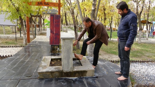 Foto - 10 metrelik yol için giden gidene! Karşınızda çıplak ayak parkuru
