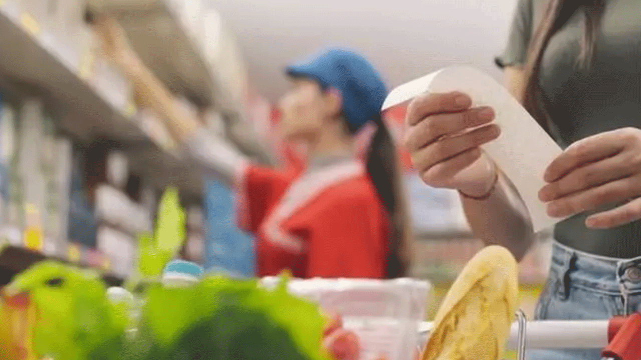 Foto - 10 saniye tutmak bile tehlikeli: Alışveriş sırasında bunu sakın yapmayın!