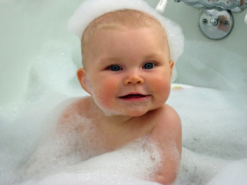 Foto - 10 soruda ideal bebek banyosu