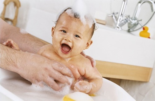 Foto - 10 soruda ideal bebek banyosu