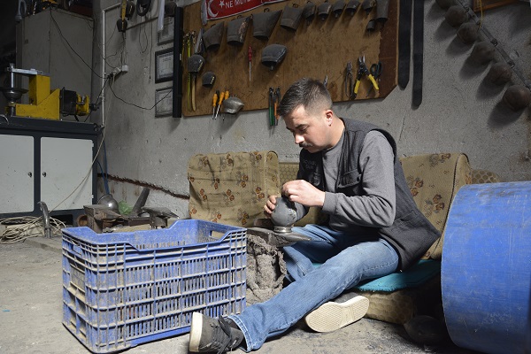 Foto - 10 yaşında başladı, yurt dışına açıldı! Manisalı zanaatçı taleplere yetişemiyor