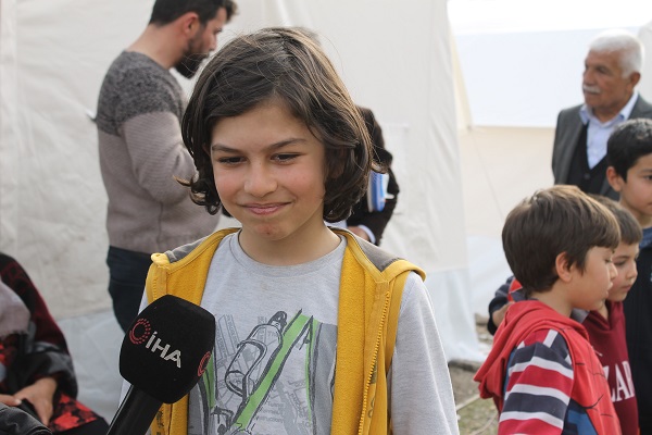 Foto - 10 yaşındaki çocuktan ağlatan davranış! Kendine yapılan sürprizi Kızılay'a bağışladı