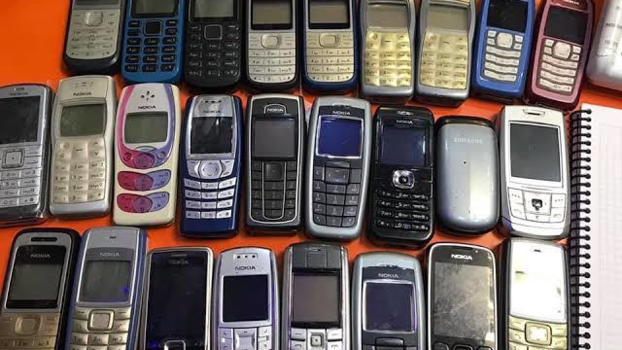 Foto - 10 yıl boyunca kaybolan telefonları topladı, sonunda şaşırtıcı bir sır ortaya çıktı!
