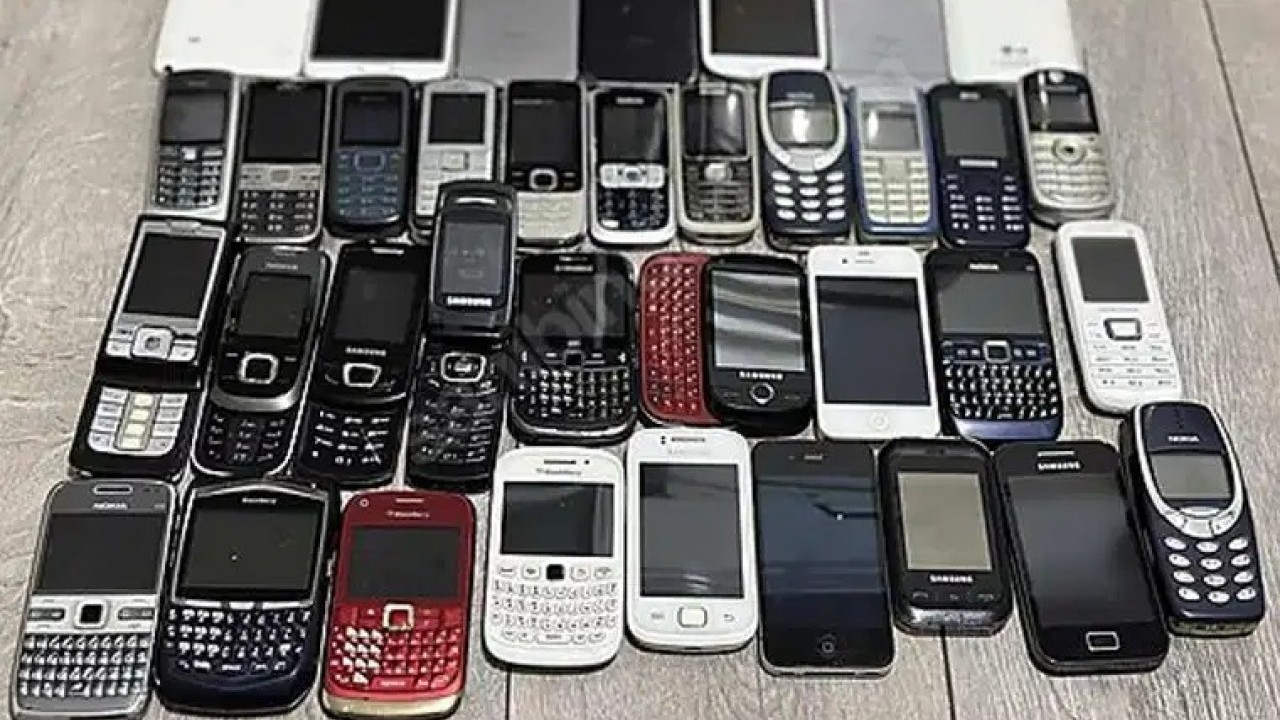 Foto - 10 yıl boyunca kaybolan telefonları topladı, sonunda şaşırtıcı bir sır ortaya çıktı!