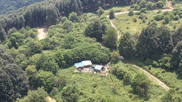 Foto - 10 yıldır dağda tek başına yaşıyor