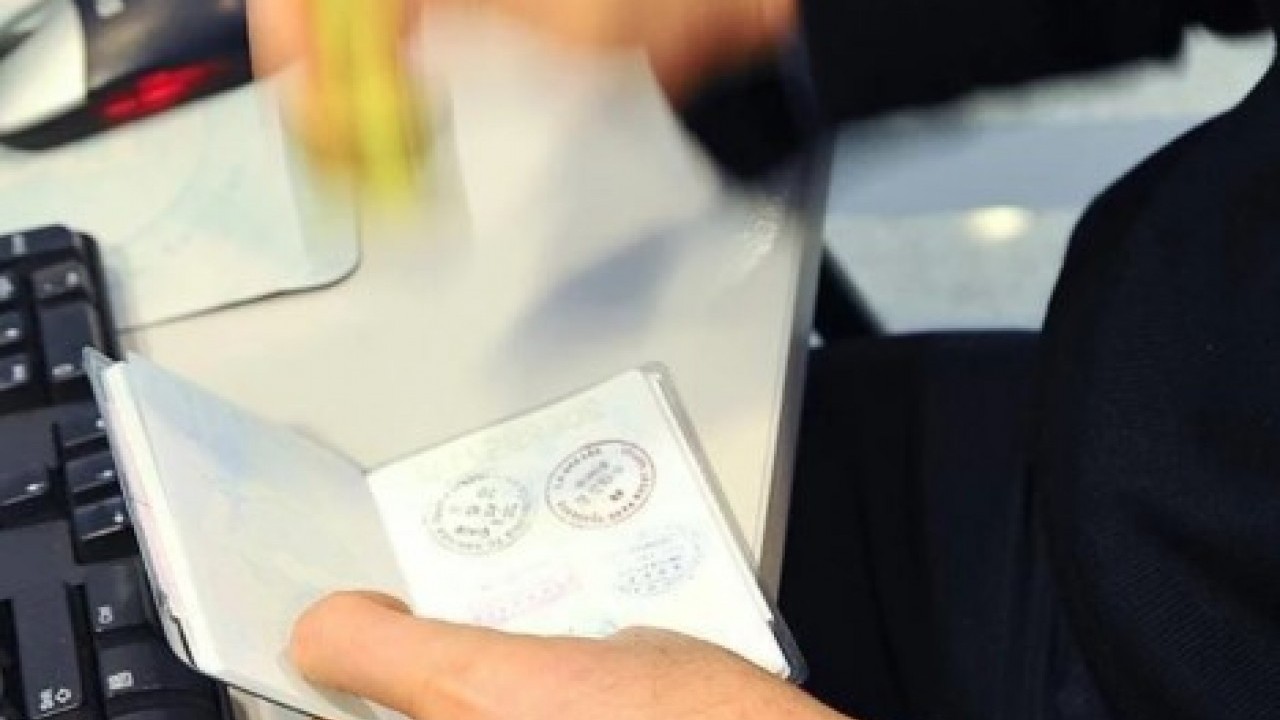 Foto - 100 bin doları getiren doktor vizeyi alır! Tüccar Trump bir işe daha el attı!