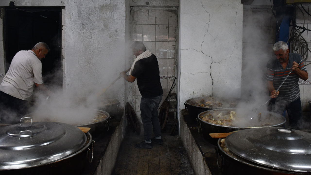 Foto - 100 bin kişiye dev kazanlarda şifalı pilav! Söğüt’te 744 yıllık toy geleneği sürüyor