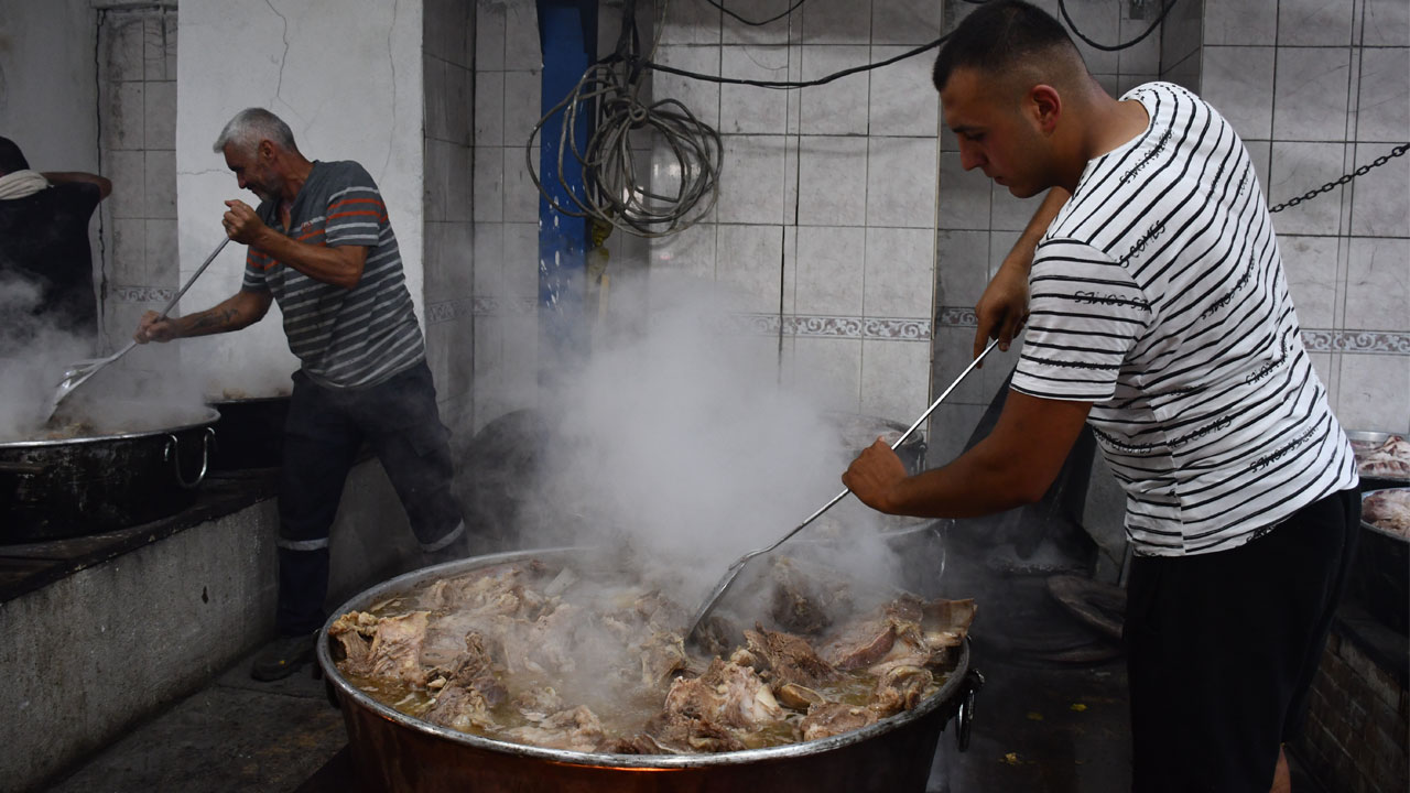 Foto - 100 bin kişiye dev kazanlarda şifalı pilav! Söğüt’te 744 yıllık toy geleneği sürüyor