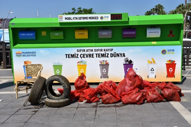 Foto - 100 küçük su şişesi izmarit toplandı! Denizde ve plajda temizlik