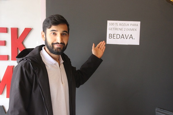 Foto - 100 lira getirene… Camdaki ilanı görenler çok şaşırıyor