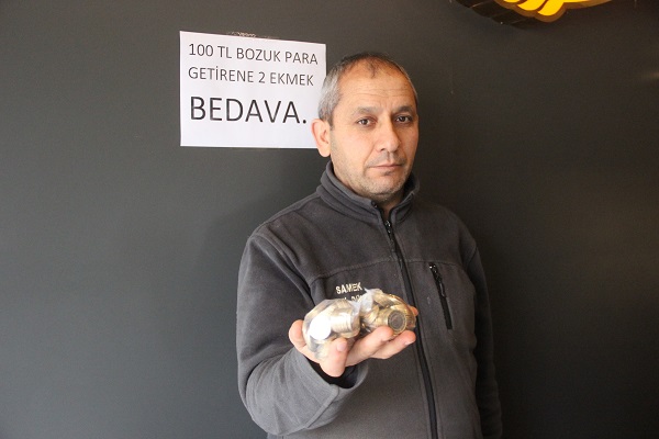 Foto - 100 lira getirene… Camdaki ilanı görenler çok şaşırıyor