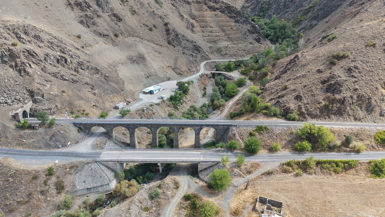 Foto - 100 metrede dört çağ! Palu’daki köprüler tarihe meydan okuyor