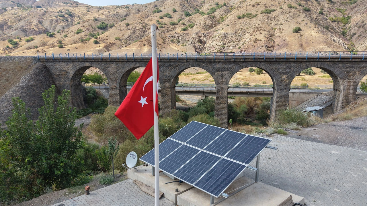 Foto - 100 metrede dört çağ! Palu’daki köprüler tarihe meydan okuyor