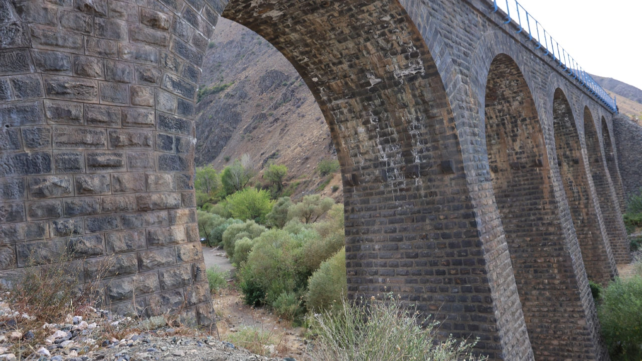 Foto - 100 metrede dört çağ! Palu’daki köprüler tarihe meydan okuyor