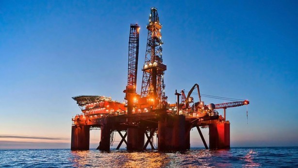 Foto - '100 milyon tonu aşkın rezerve sahip petrol bulduk' diyerek ilan ettiler! Bölgeden petrol fışkırıyor