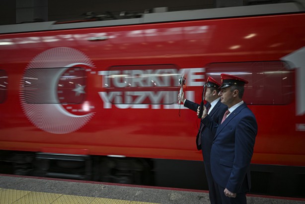 Foto - 100. yıla özel giydirildi! 409 yolcusuyla ilk seferine çıktı